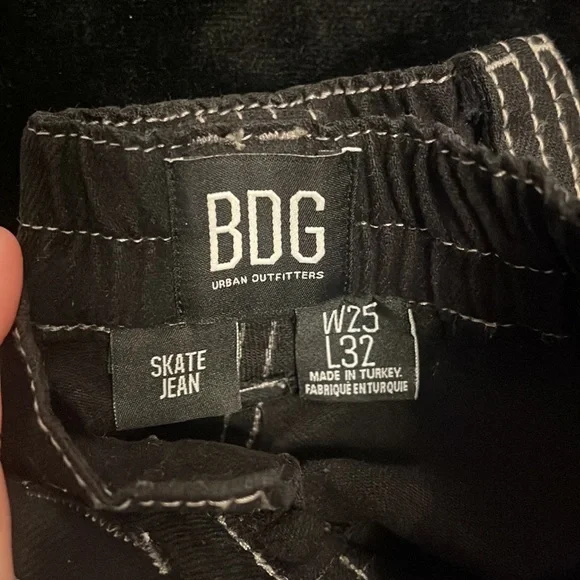 Urban Outfitters Black Cargo Pant Skate Jean Size 25 - Picture 3 of 3